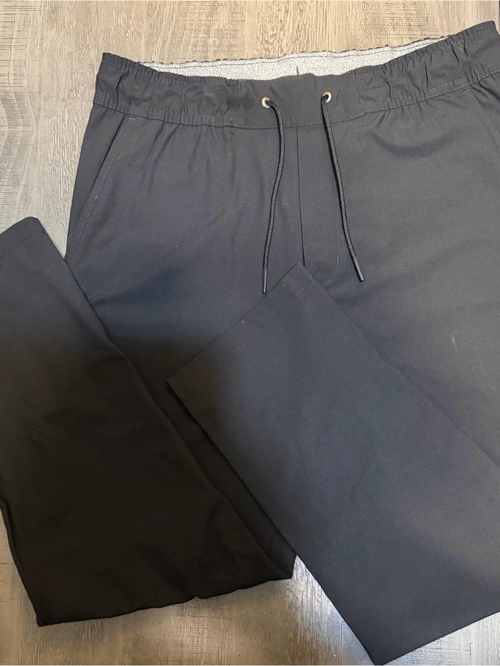 Vuori Black Elastic-Waist Drawstring Joggers